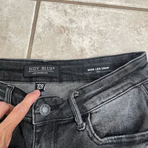 Judy Blue Wide Leg Crop Jeans Women's Size 7/28 Black Wash Frayed Hem euc euc