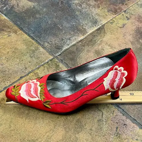 Sacha London Floral Embroidered Vintage Pumps Heels 7 Red