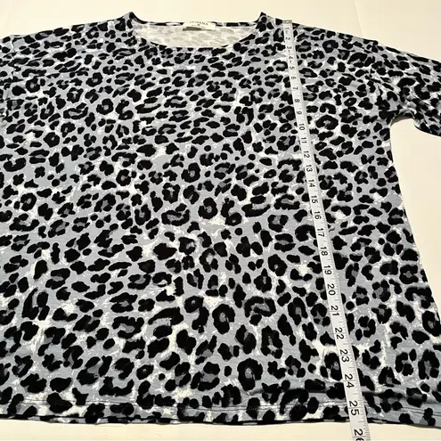 Zenana Outfitters Womens Size Medium Black Grey Gray Leopard Cheetah Animal Print Top Shirt