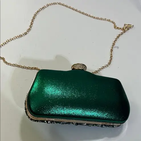 Elegant Green Crystal Clutch with Gold Chain