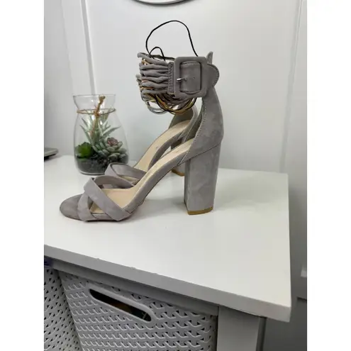 Cute Womens Sandals Size 8 Gray