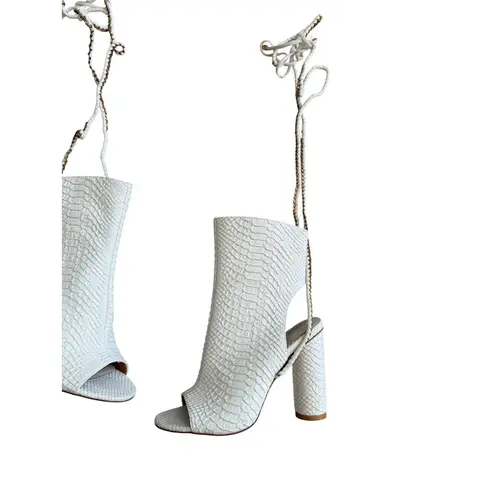 AZALEA WANG white Patent Laceup Booties Heels Sizs 7.5