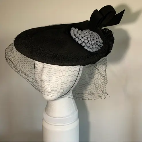 Vintage Janyth Roy Jr New York Merrimac Hand Blocked Hat With Veil Bow & Flowers Black
