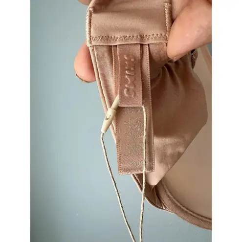 SKIMS NEW Weightless Scoop Bra Size 34 DD - Mica Nude