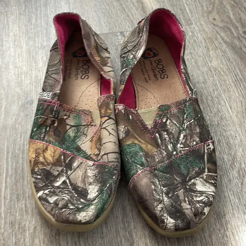 Bob’s Skechers Camouflage Slip