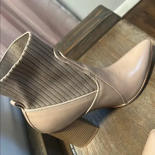 Women’s slip on Ankle boots chunky block heel Tan Size 7