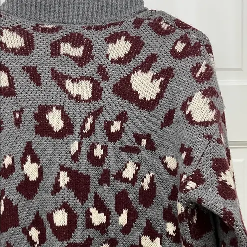 Evereve Oversized Leopard Print Cardigan in Gray and Burgundy - Size XL