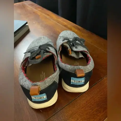 Toms Tom’s Sneakers‎ Women’s size 8