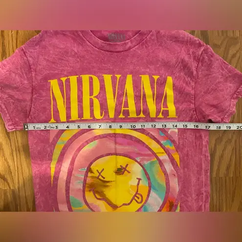 Nirvana  Pink Smile Tee Women’s Graphic Band Crewneck Shirt Size Small