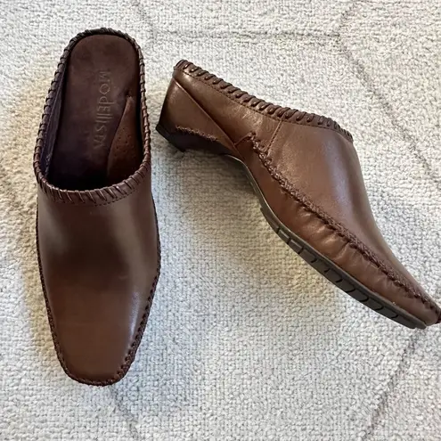 NIB Modellista Brown Leather Slip