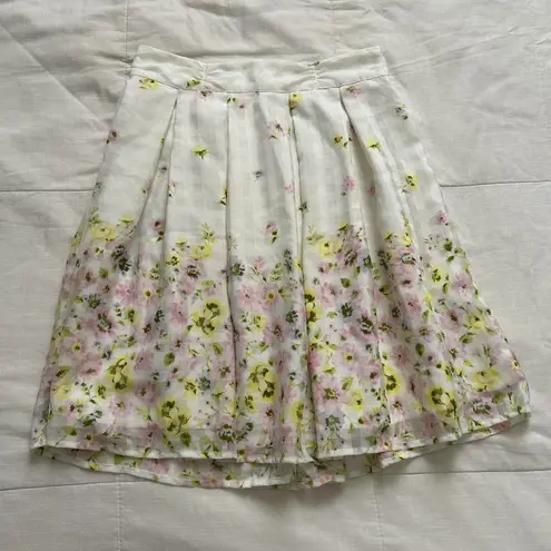 White gingham weave & pink yellow floral skirt with elastic waistband Size M