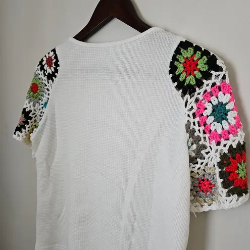 Emery Rose Top Blouse White Crochet Short Sleeves Colorful Cute Neutral Size M
