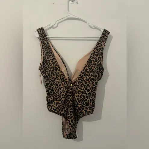 Victoria's Secret  Leopard One Piece Swimsuit V Neck Size Medium NWT