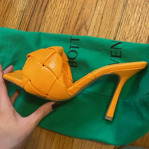 Bottega Veneta NWOT Tangerine Orange intrecchiato Lido sandals Size 38