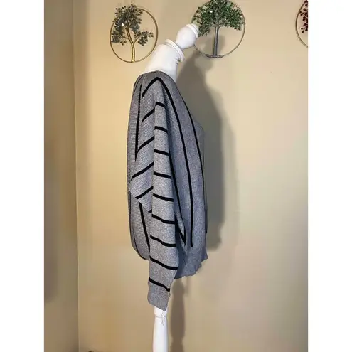 Carmen Marc Valvo NWT! Gray Ribbed Knit Black Stripe Dolman Sleeve Sweater M