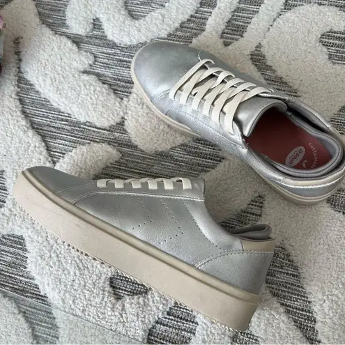 Dr. Scholls Dr. Scholl’s Silver Metallic Wink Lace Sneaker Size 6 NEW