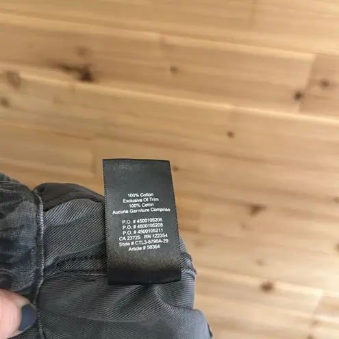 Tna Aritzia Size XSmall Dark Camo Camouflage Print Jogger Pants Gray