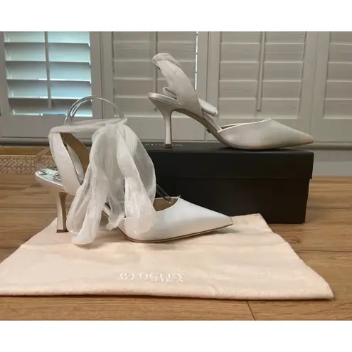 Badgley Mischka Blaze White Satin Bow Stilettos Size 9.5 NIB Bridal Wedding