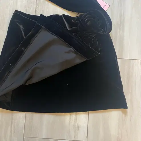 Avec Les Filles NWT Rich Soft Black Velvet Rosette Draped Mini Skirt, Size XS
