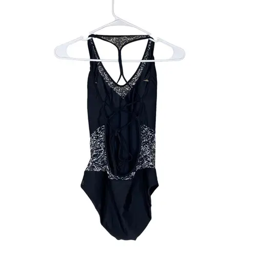 Lululemon  Go With The Flow One Piece Swimsuit UPF 50+