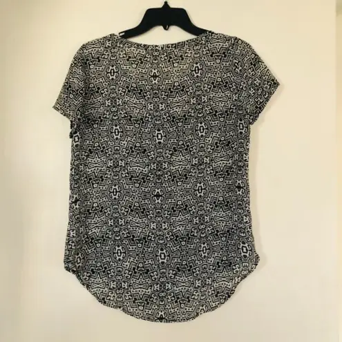 Pleione Anthropologie  Black/White Print Tee W/ Pocket-Size XS