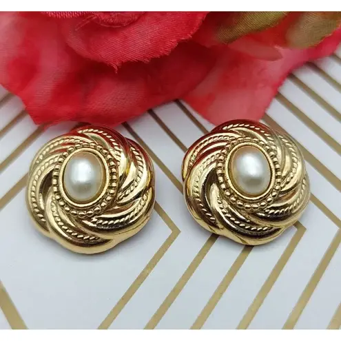 Gold Tone Round Swirl Faux Pearl Textured Clip On Earrings Fancy Wedding Formal