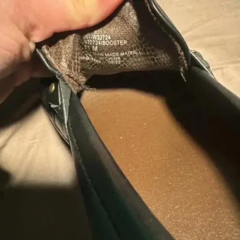 White Mountain  woman’s chunky heel platform loafers with brass chain size 11M‎