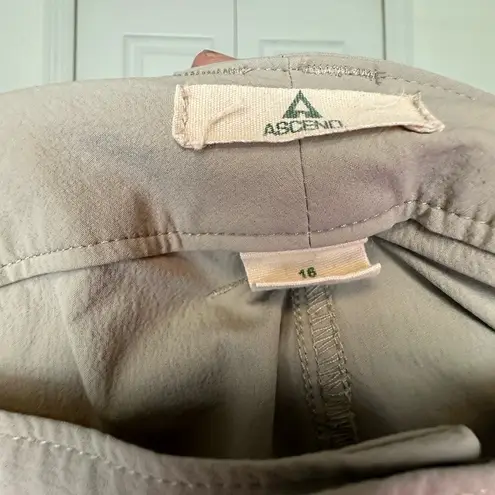 Ascend Tan Cargo Shorts Classic Casual Style Size 16