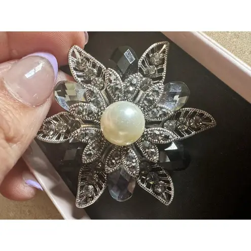 Vintage Dazzling Silver Rhinestone Faux Pearl Flower Brooch Pendant