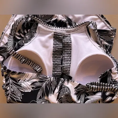 Catalina Women's High Neck Keyhole One Piece Swimsuit Size Small Black/White