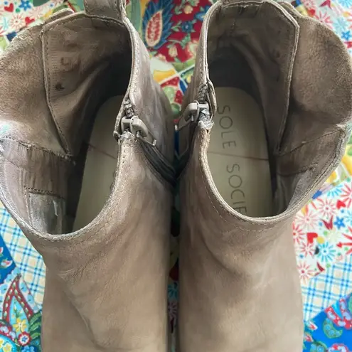 Sole Society cute leather ankle boot sz. 7