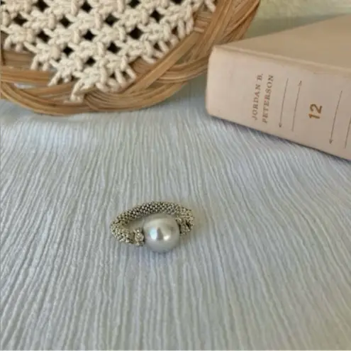Silver Pearl Ring Vintage “Twyla” Elegant Classic Style Minimal Pearlcore