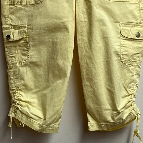 Gloria Vanderbilt Yellow Cotton Cargo Capris