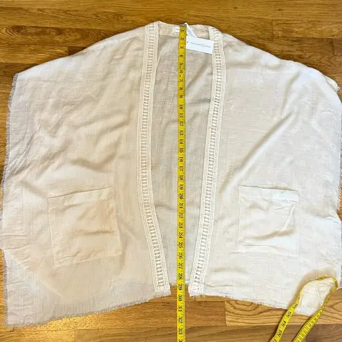 Treasure & Bond Women’s One Size Short Sleeve Lace Trim Raw Hemline Ruana Kimono