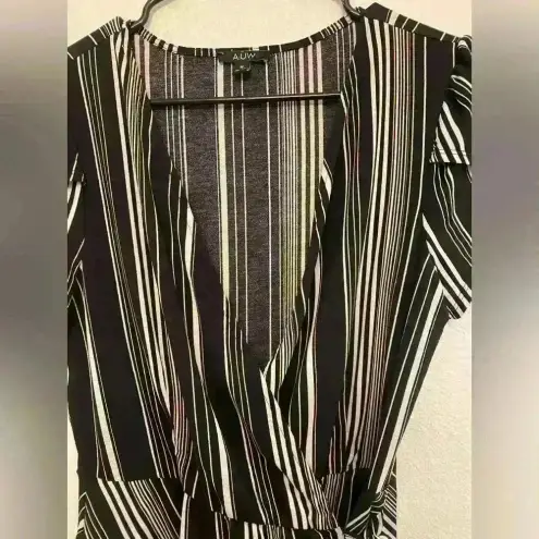 AUW  Women’s Y2K V-neck Wrap Around‎ Black and White Striped Blouse Size M
