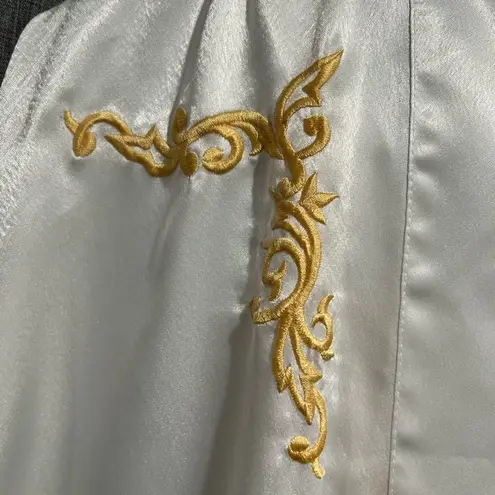 val mode lingerie white satin nightgown vintage SZ Med with floor length robe