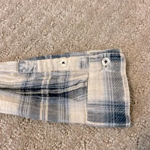 Max jeans Blue Plaid Button Down Long Sleeve Top