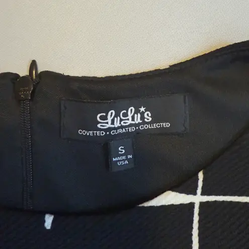 Lu Lus Black White Geometric Print Short Sleeve Sheath Dress Size S Trendy