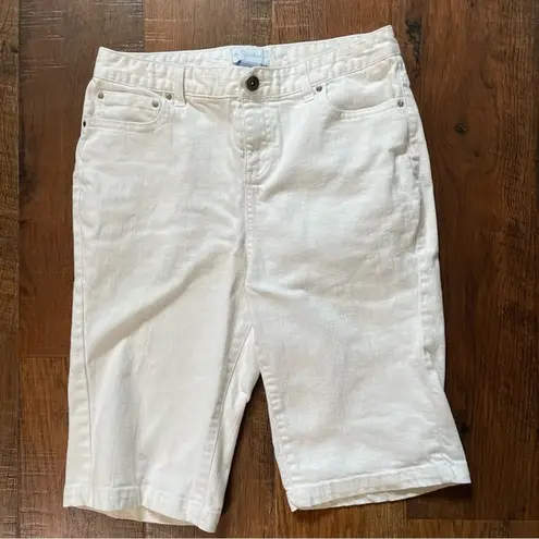 K JORDAN white denim shorts, size 6