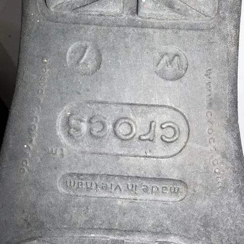 Crocs  Sanrah Wedge Thong Sandals BLACK With Silver Circle Flip Flops Women's 7