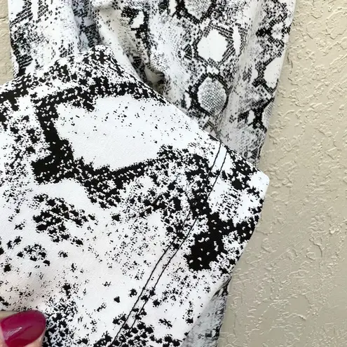 Koral python set bra and leggings gym workout black white small / medium