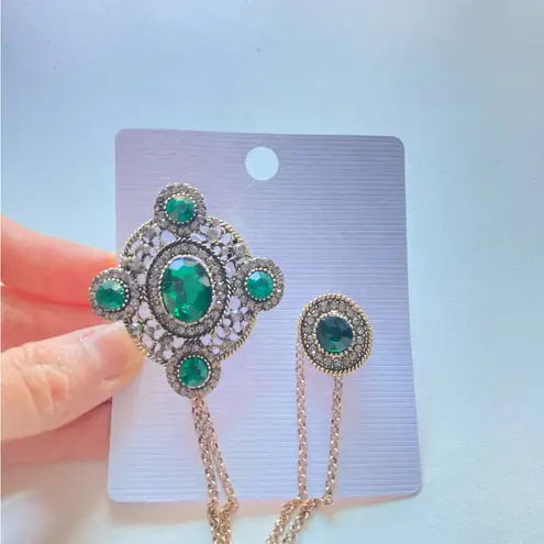Vintage Baroque Green Crystal Brooch with Chain – Elegant Imitation Gem Pin