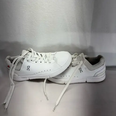 On Clouds Roger Advantage White Leather Sneakers