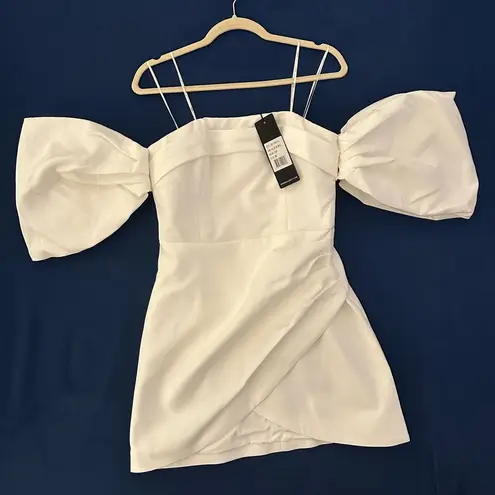 Elliatt *NWT*  Palladium Mini Dress in Ivory with Puffy Sleeves