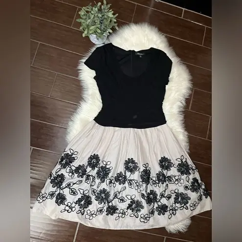 S.L Fashions black and grey floral soutache capped sleeved dress sz 16