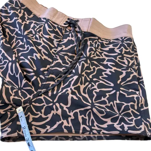 prAna Womens Floral Print Athletic Shorts Zipper Pocket Large No Liner Tan Black