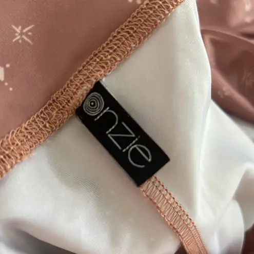 Onzie Hot Yoga High Rise Legging Pink Hue with Star Constellation Print XS