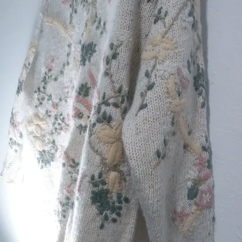 Capeisle knitters Embroidered by hand Floral Long Green Size L