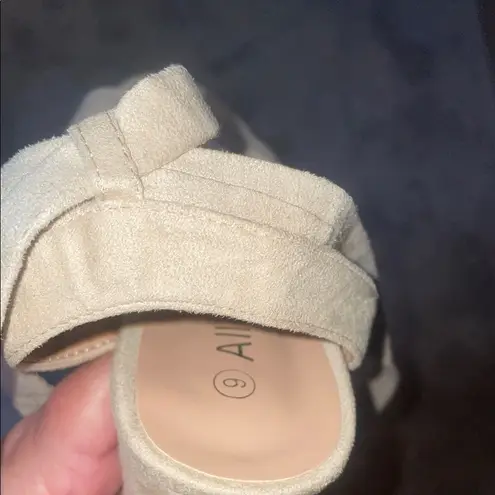 Allegra K Cream Heels Elegant Design block style size 9