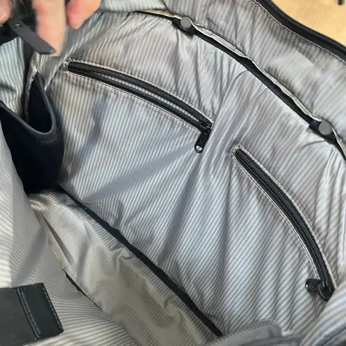 Sherpani Laptop Travel Crossbody Bag Unisex Black Lightweight